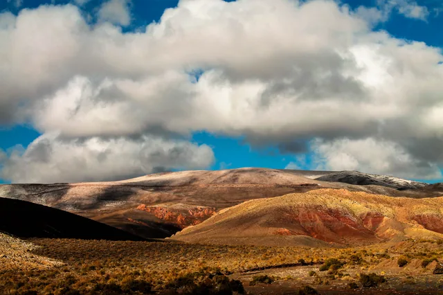 Paisaje de los valles calchaquíes en Salta, Argentina